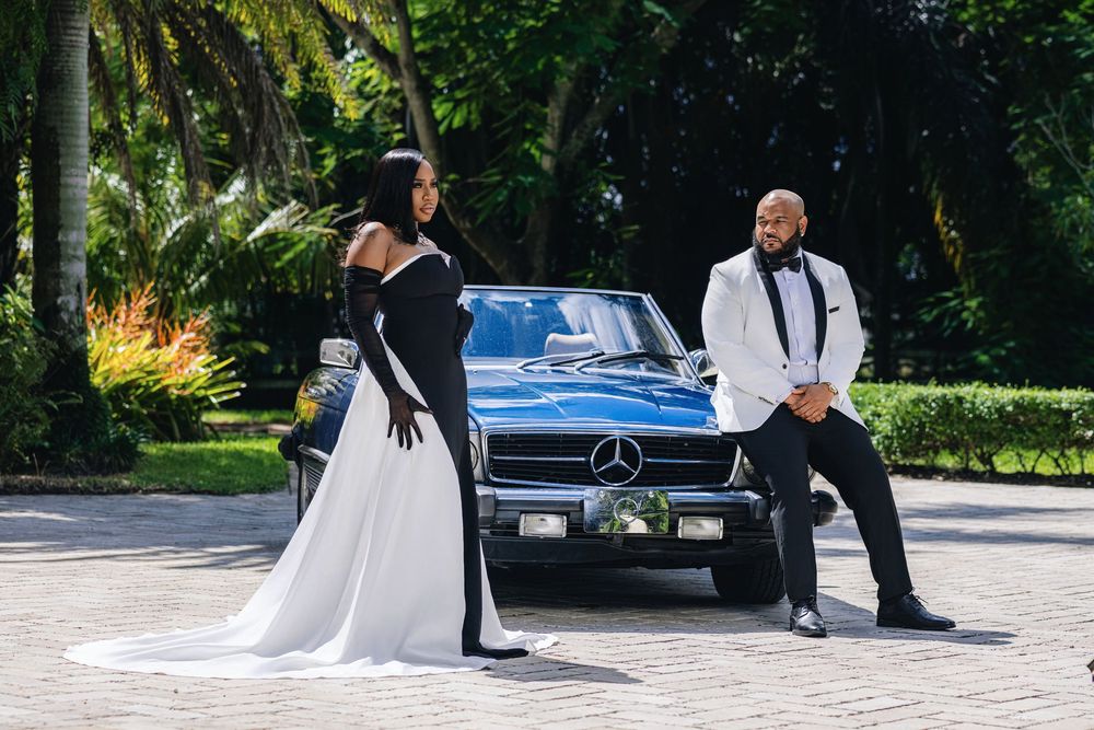 Couple with a classic car on their engagement session